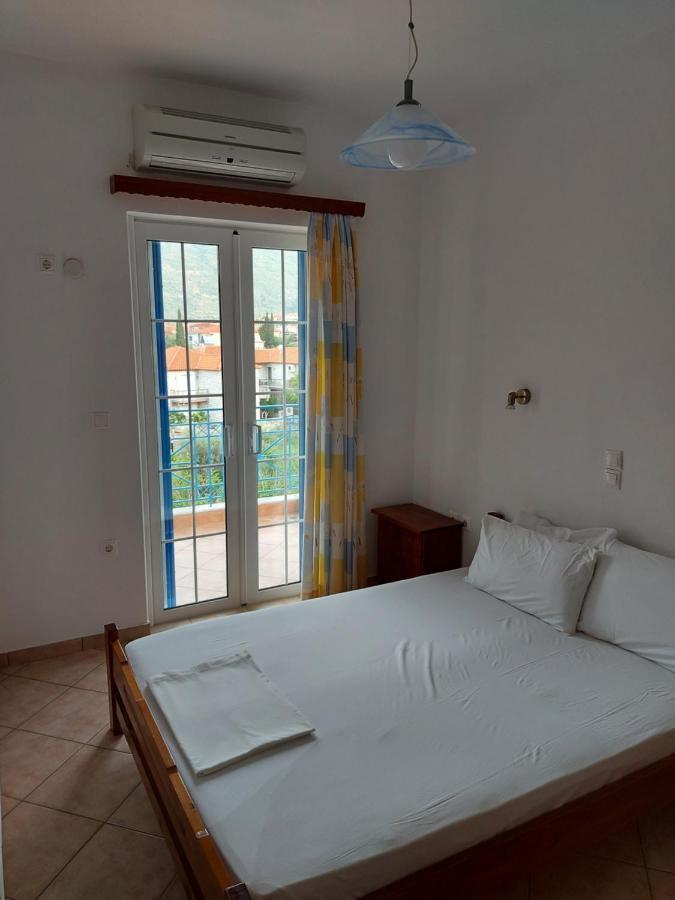Matina Apartments Tyros ภายนอก รูปภาพ