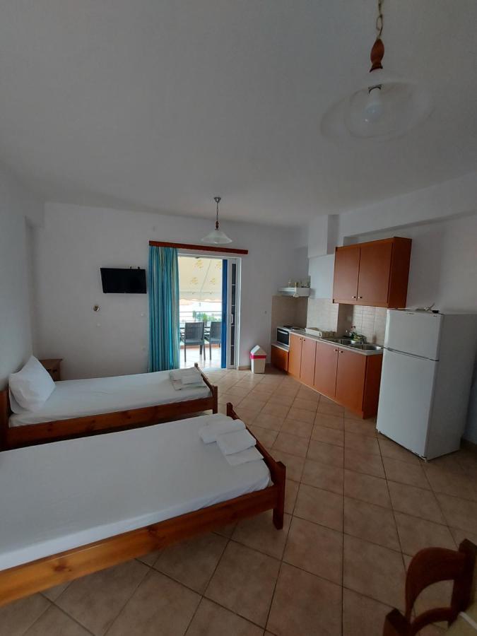 Matina Apartments Tyros ภายนอก รูปภาพ